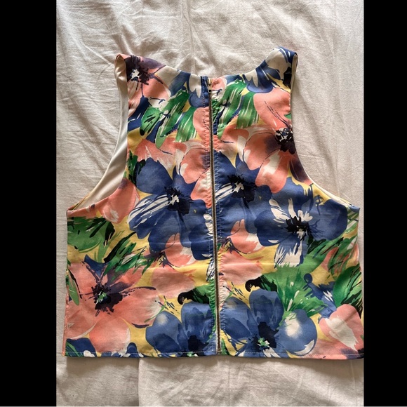 Floral Crop Top Size Medium - Picture 3 of 5